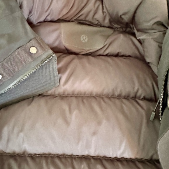 Lululemon Cold City Parka. Size Large. - Picture 4 of 4